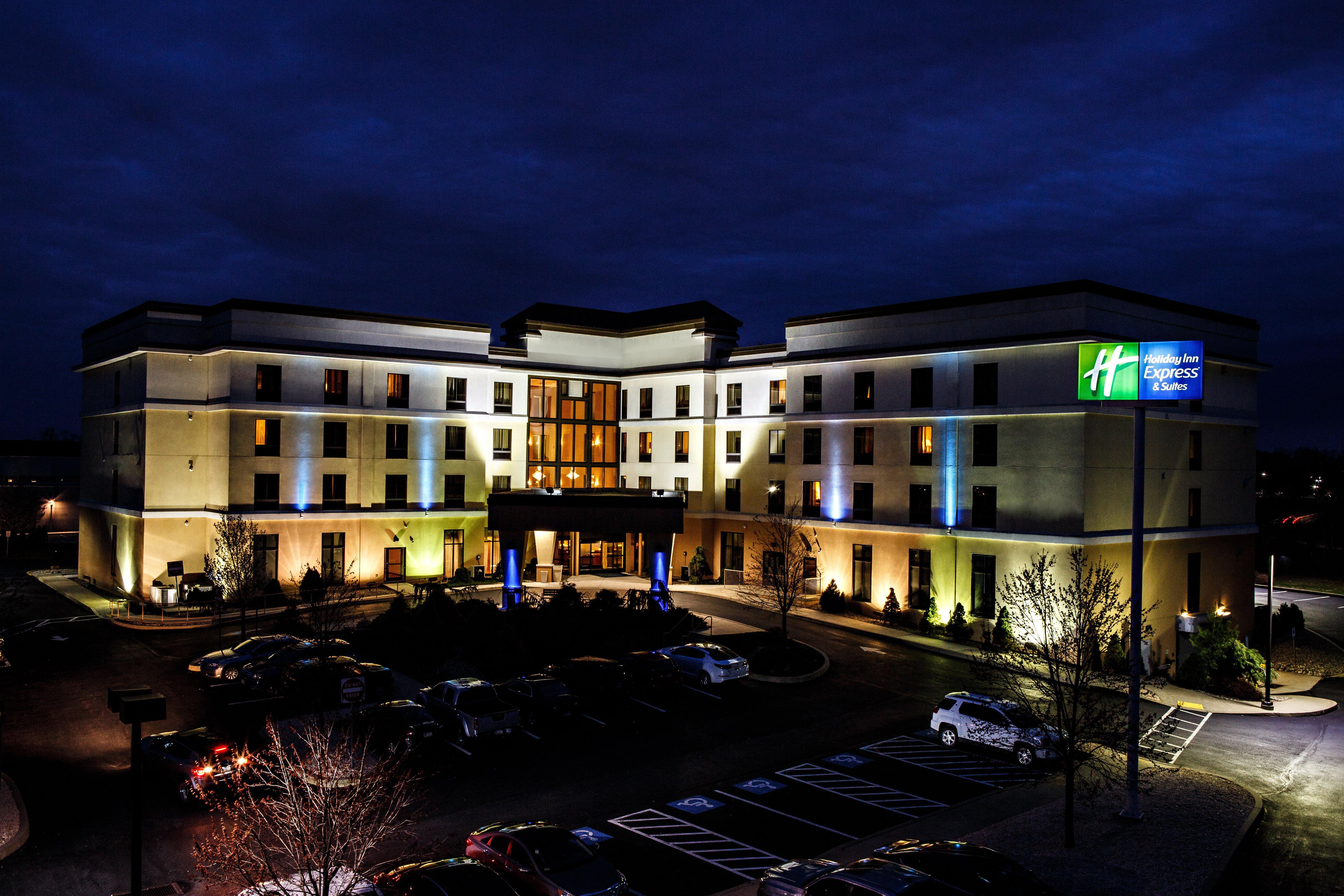 Holiday Inn Express & Suites Harrisburg West Mechanicsburg Buitenkant foto