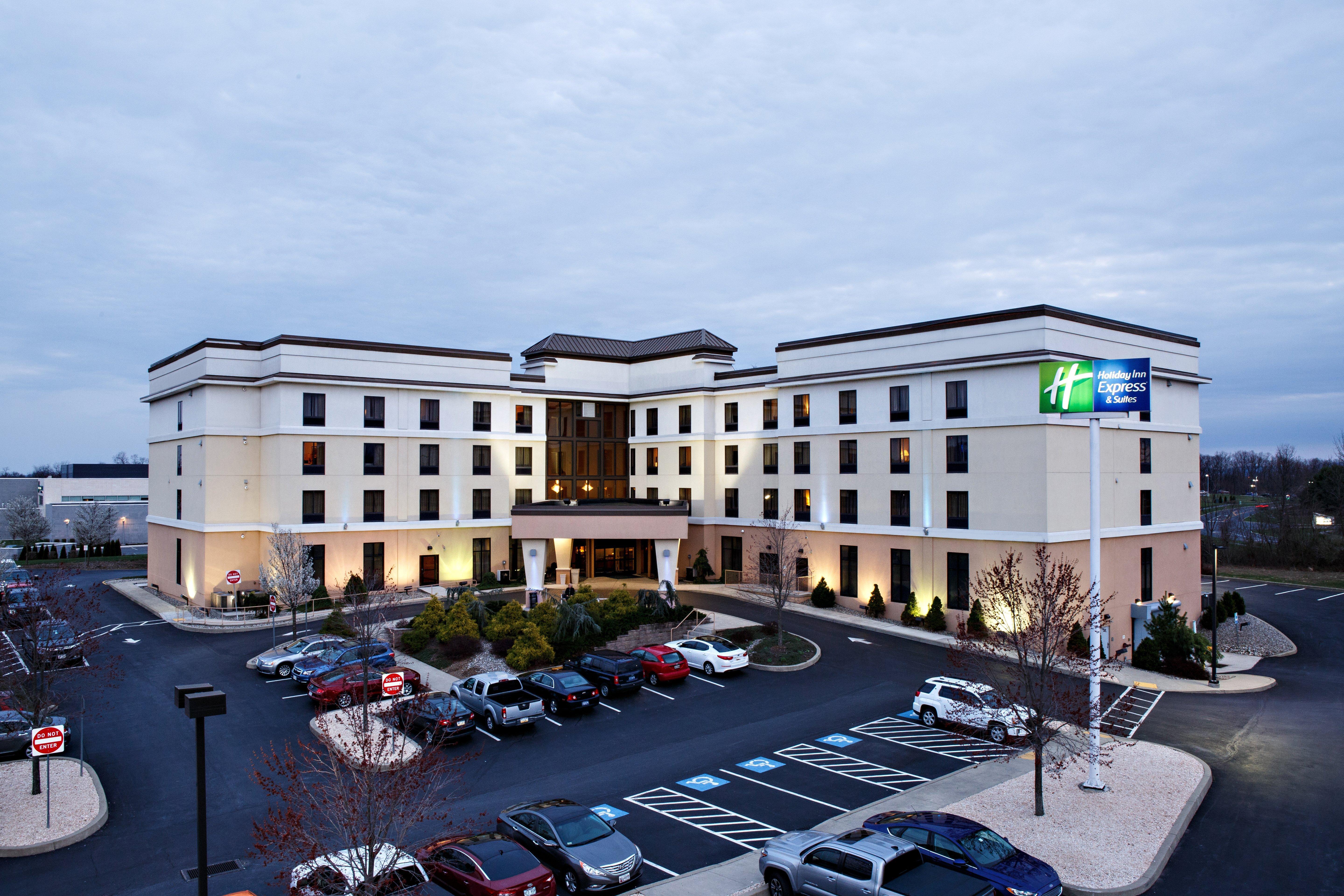 Holiday Inn Express & Suites Harrisburg West Mechanicsburg Buitenkant foto