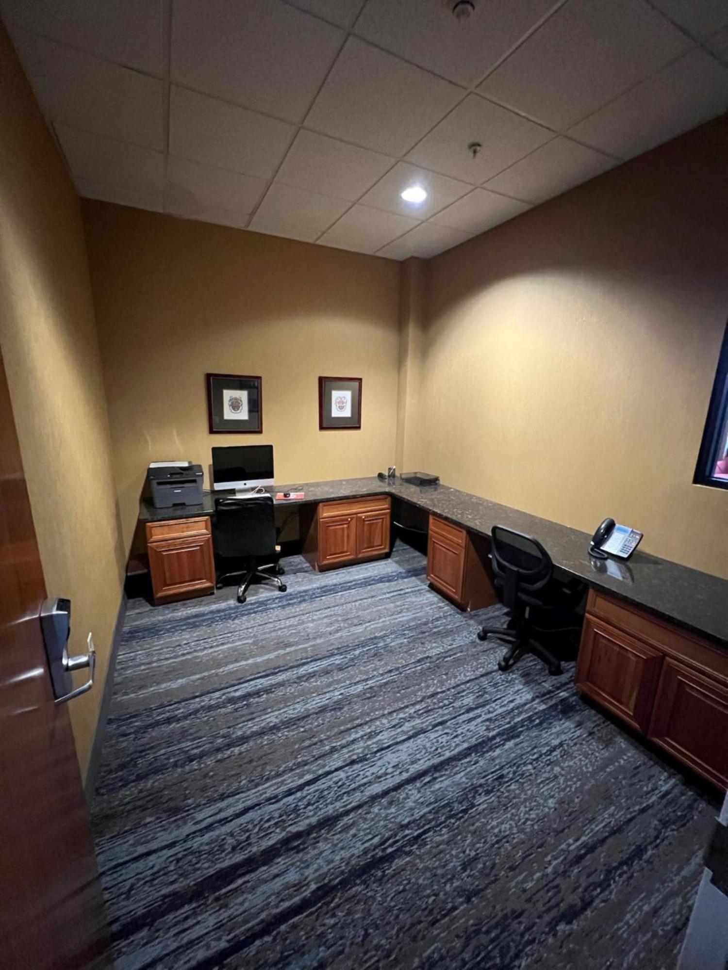 Holiday Inn Express & Suites Harrisburg West Mechanicsburg Buitenkant foto