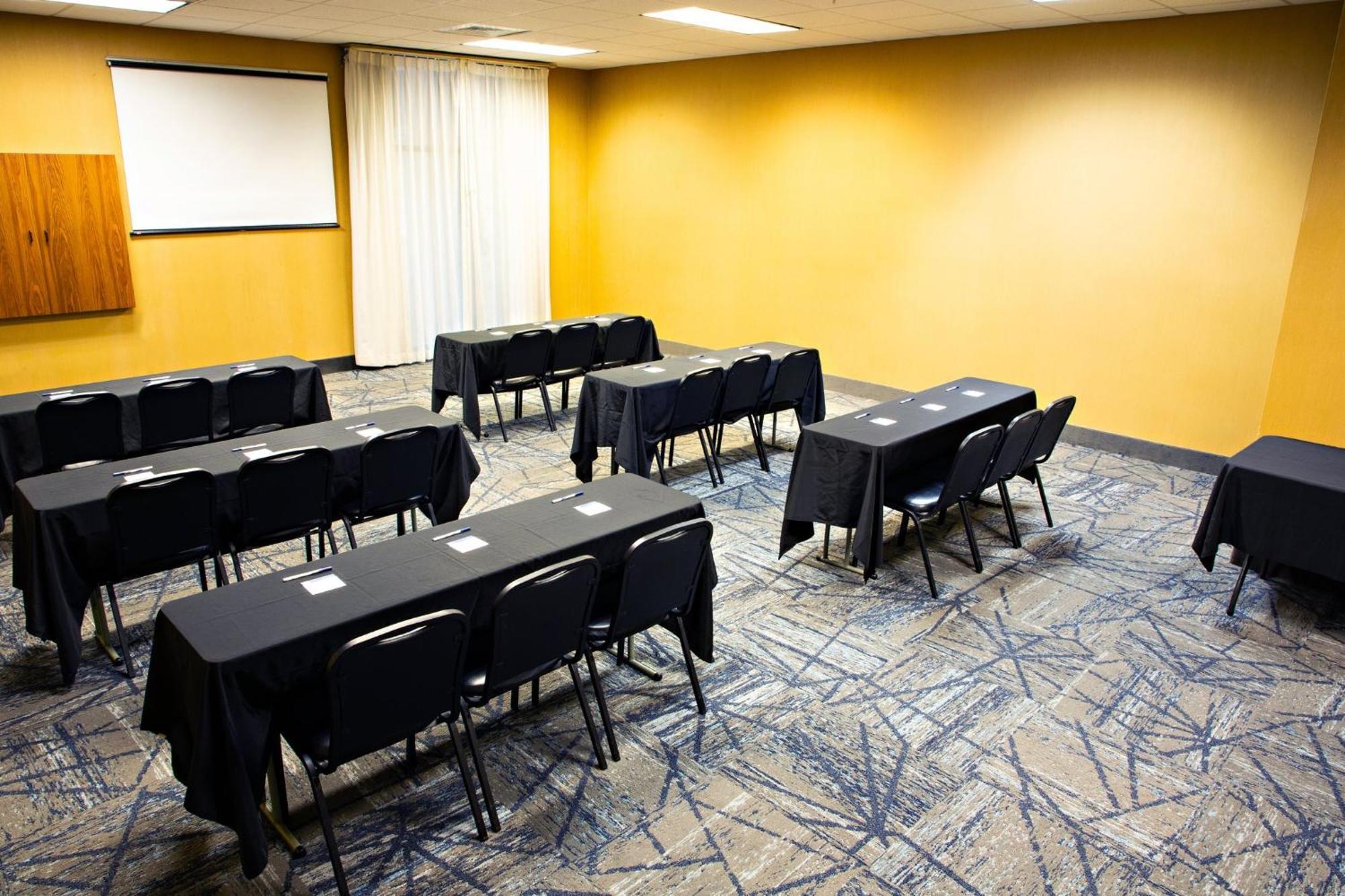 Holiday Inn Express & Suites Harrisburg West Mechanicsburg Buitenkant foto