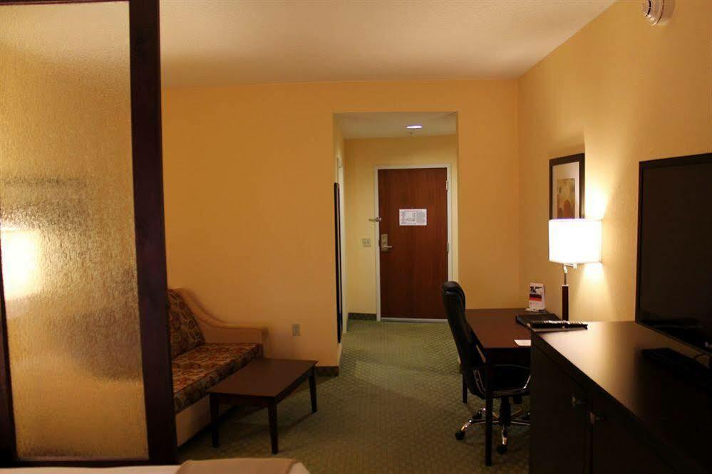 Holiday Inn Express & Suites Harrisburg West Mechanicsburg Buitenkant foto